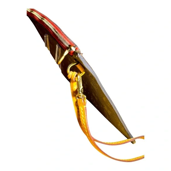 LOUIS VUITTON Neverfull Pouchette / Wristlet Monogram Brown in New Condition - Picture 4 of 13